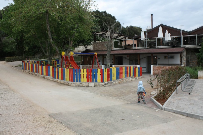 Auf dem Campingplatz Val Saline bei Rovinj ist vieles neu gemacht. Es gibt zwei tolle Spielplätze für die Kleinen. Campingplatz Val Saline, Spielplatz, Kind, spielen, Rutsche
